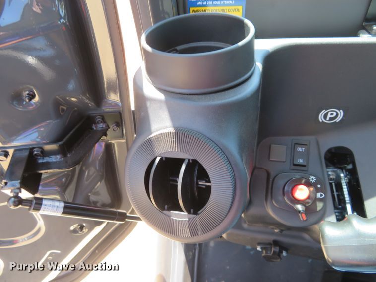 image for item DD7106 2016 Kubota RTV-1100C utility vehicle