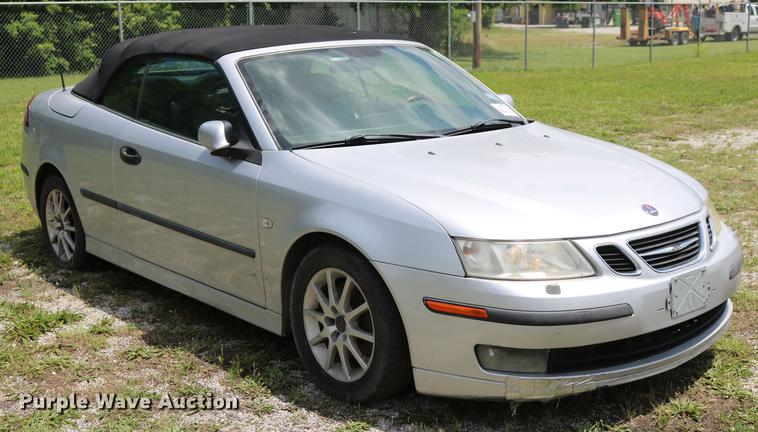 image for item DD8237 2004 Saab 9-3 convertible