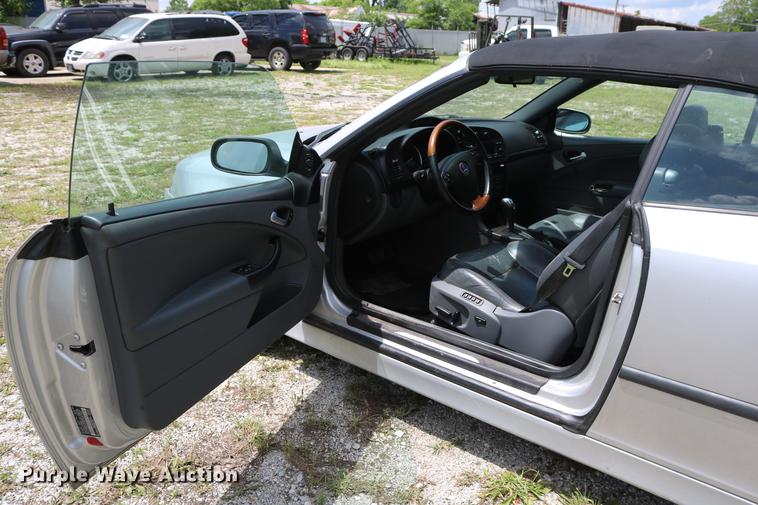 image for item DD8237 2004 Saab 9-3 convertible