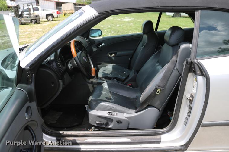 image for item DD8237 2004 Saab 9-3 convertible