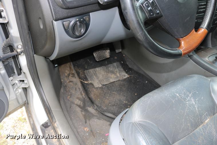 image for item DD8237 2004 Saab 9-3 convertible