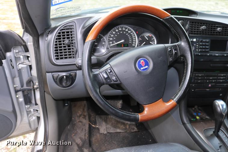 image for item DD8237 2004 Saab 9-3 convertible