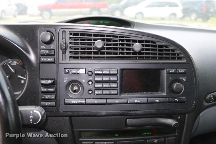 image for item DD8237 2004 Saab 9-3 convertible