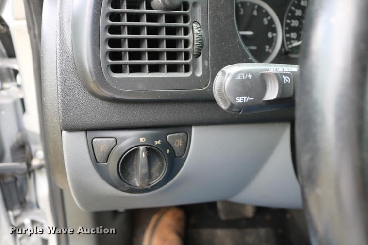 image for item DD8237 2004 Saab 9-3 convertible