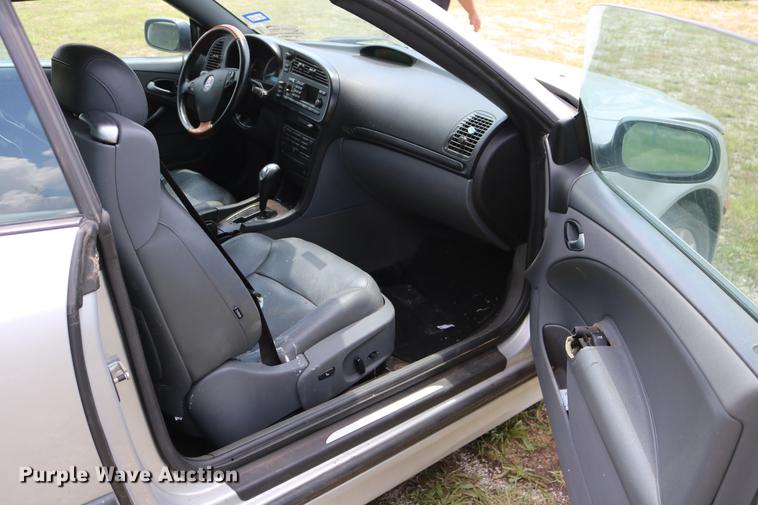 image for item DD8237 2004 Saab 9-3 convertible