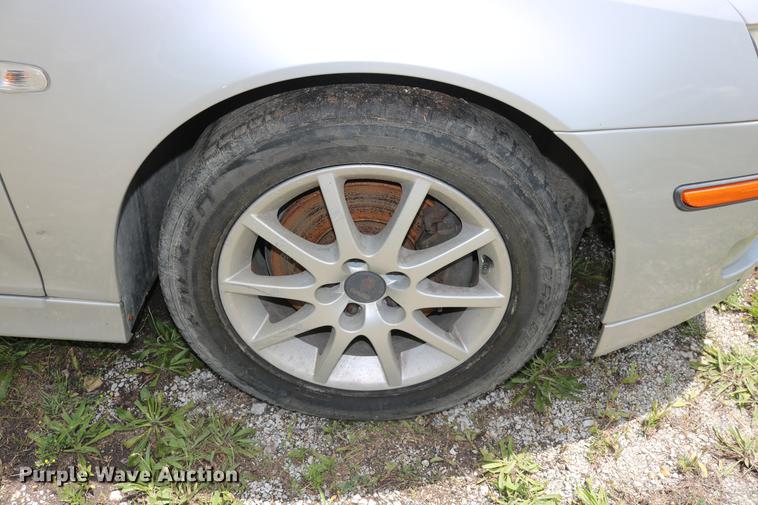 image for item DD8237 2004 Saab 9-3 convertible