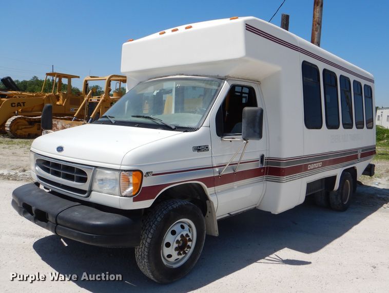 image for item DE3528 2000 Ford Econoline E450 shuttle bus
