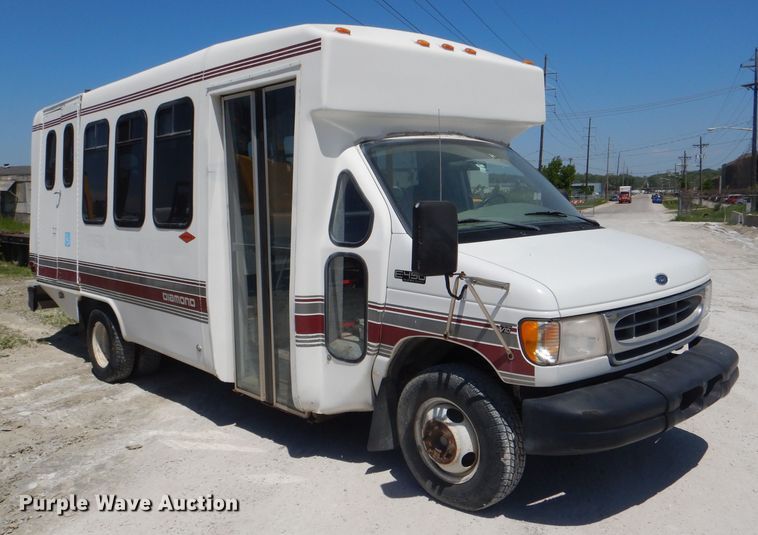 image for item DE3528 2000 Ford Econoline E450 shuttle bus