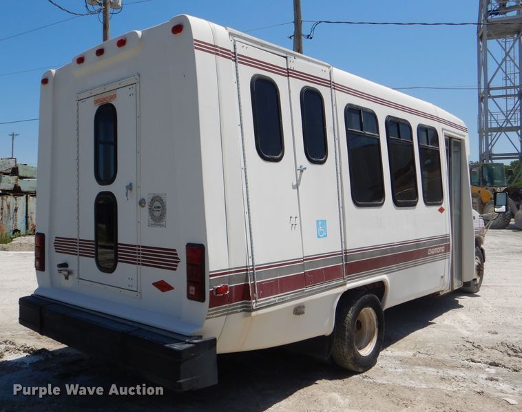 image for item DE3528 2000 Ford Econoline E450 shuttle bus