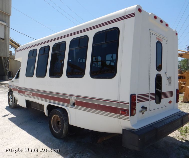 image for item DE3528 2000 Ford Econoline E450 shuttle bus