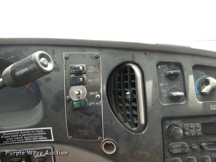 image for item DE3528 2000 Ford Econoline E450 shuttle bus