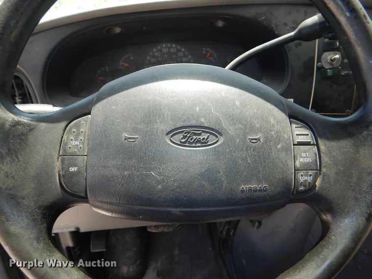 image for item DE3528 2000 Ford Econoline E450 shuttle bus