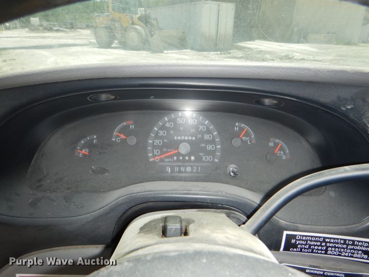 image for item DE3528 2000 Ford Econoline E450 shuttle bus