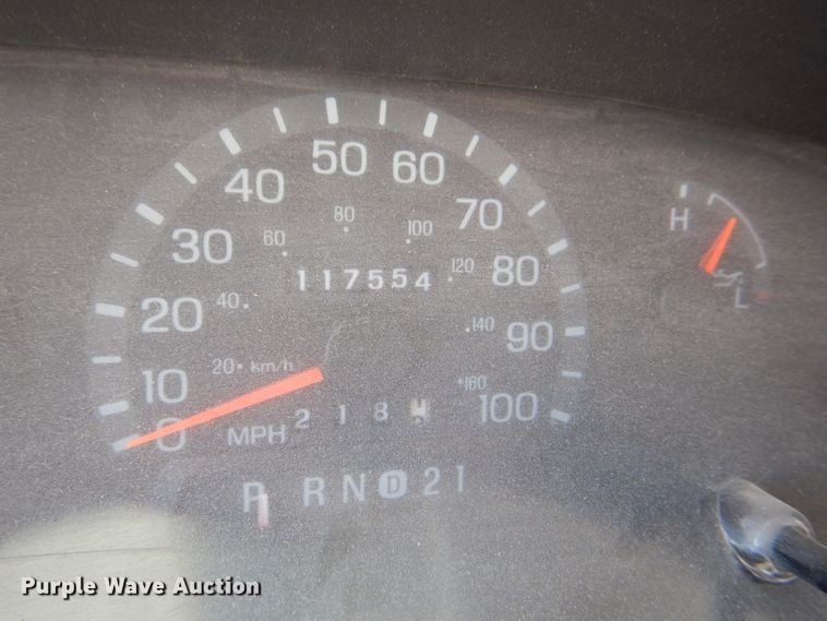 image for item DE3528 2000 Ford Econoline E450 shuttle bus