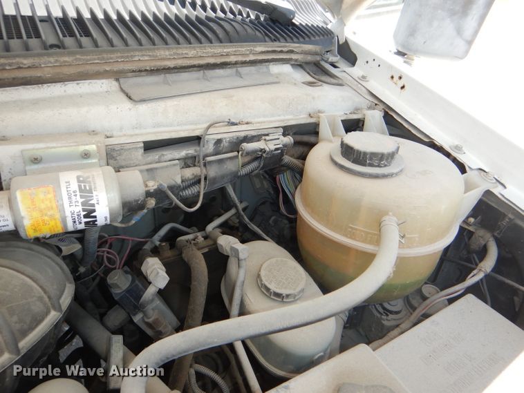 image for item DE3528 2000 Ford Econoline E450 shuttle bus