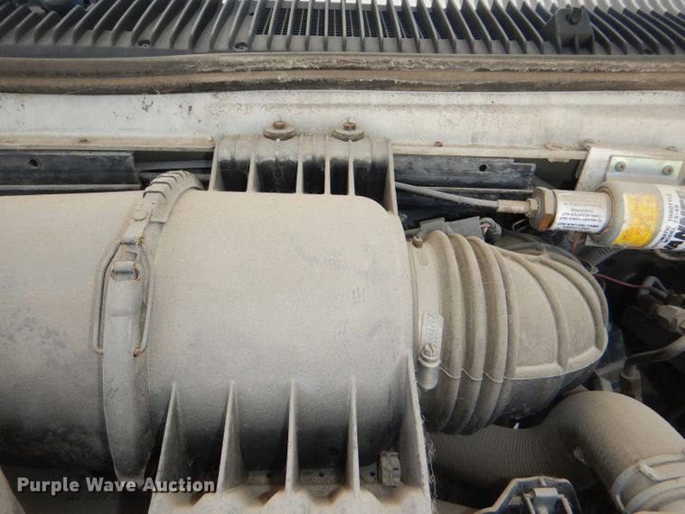 image for item DE3528 2000 Ford Econoline E450 shuttle bus