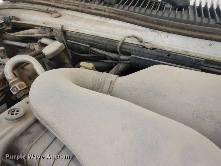 image for item DE3528 2000 Ford Econoline E450 shuttle bus