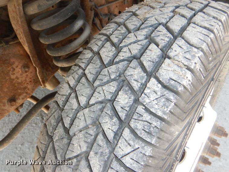 image for item DE3528 2000 Ford Econoline E450 shuttle bus