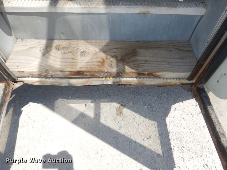 image for item DE3528 2000 Ford Econoline E450 shuttle bus