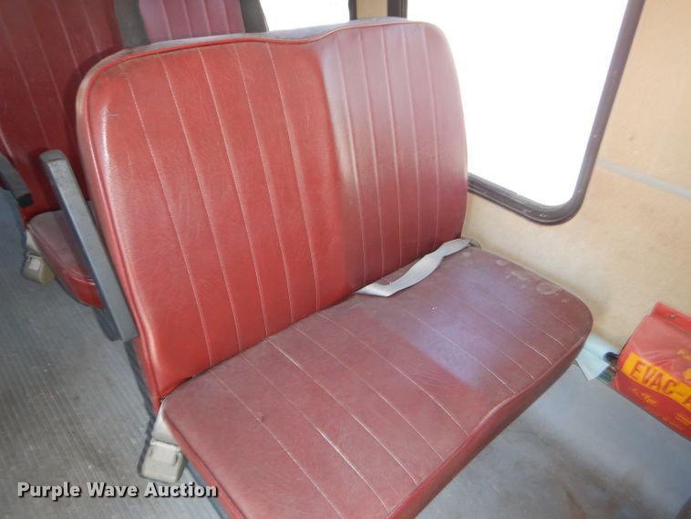 image for item DE3528 2000 Ford Econoline E450 shuttle bus