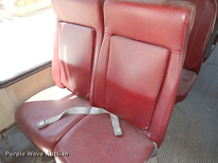 image for item DE3528 2000 Ford Econoline E450 shuttle bus