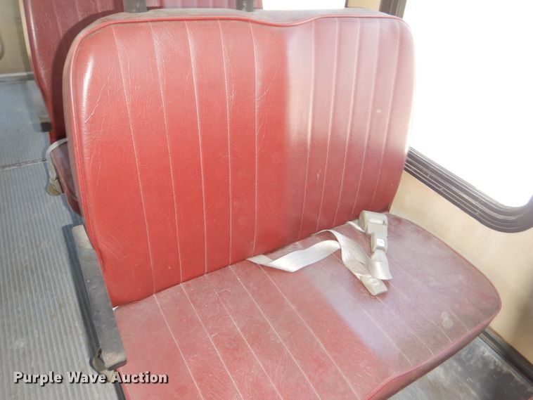 image for item DE3528 2000 Ford Econoline E450 shuttle bus