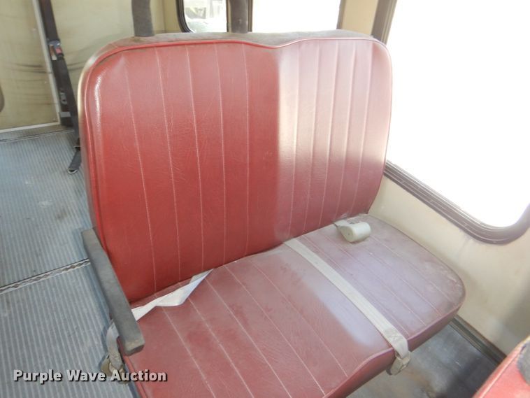 image for item DE3528 2000 Ford Econoline E450 shuttle bus