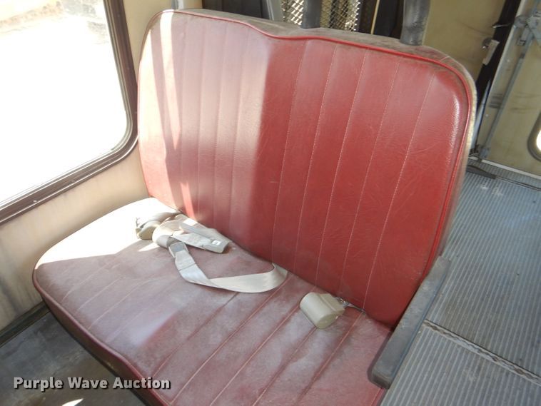 image for item DE3528 2000 Ford Econoline E450 shuttle bus