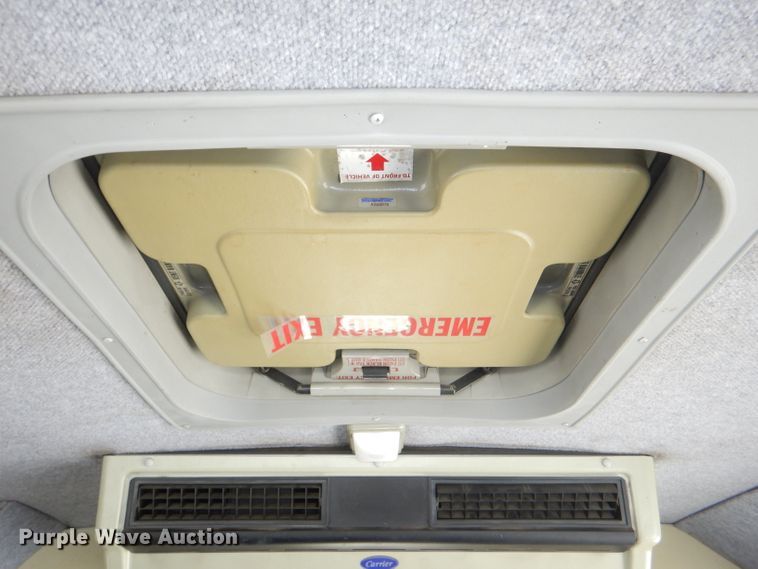 image for item DE3528 2000 Ford Econoline E450 shuttle bus