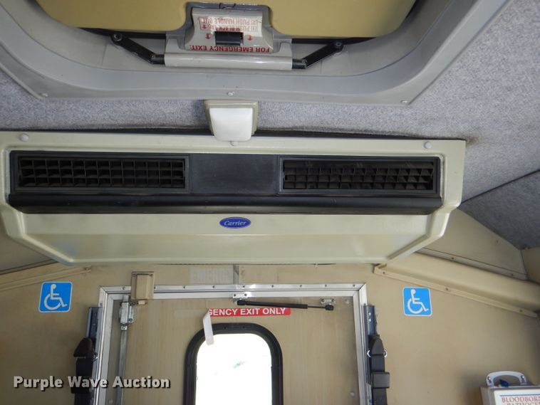 image for item DE3528 2000 Ford Econoline E450 shuttle bus