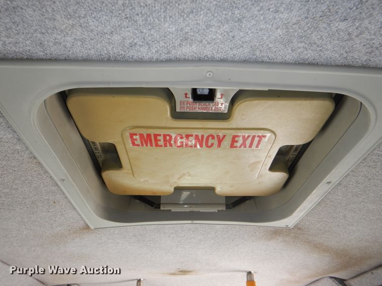 image for item DE3528 2000 Ford Econoline E450 shuttle bus