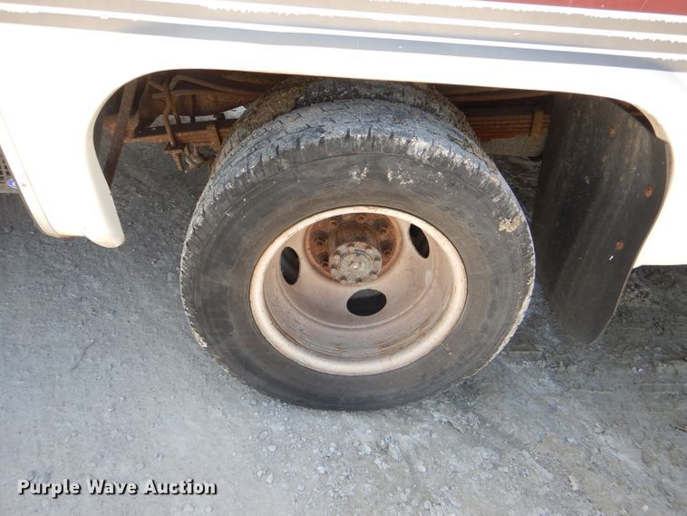 image for item DE3528 2000 Ford Econoline E450 shuttle bus