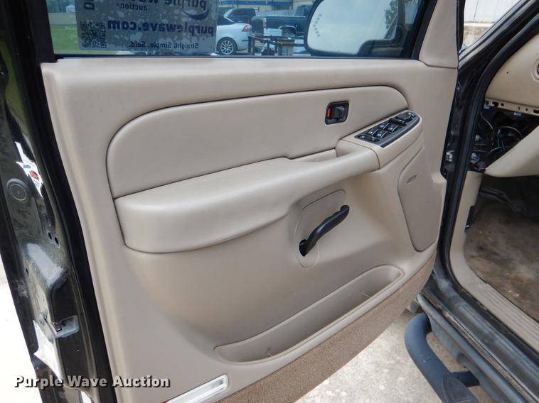 image for item DE3970 2004 Chevrolet Tahoe SUV