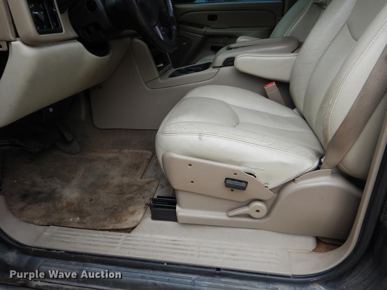 image for item DE3970 2004 Chevrolet Tahoe SUV