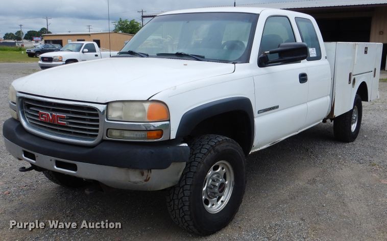 image for item DE3986 2001 GMC Sierra 2500HD Ext. Cab utility bed pickup truck