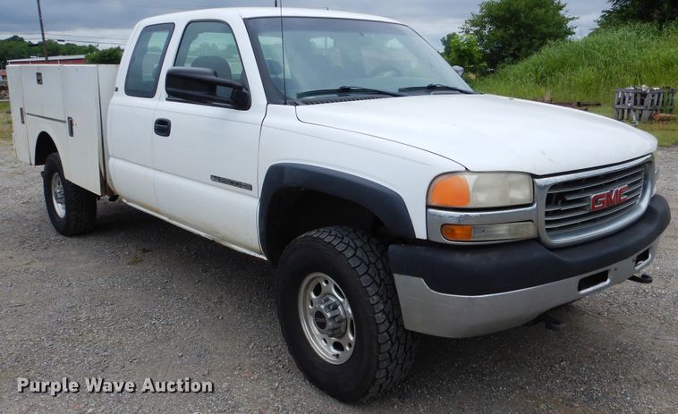 image for item DE3986 2001 GMC Sierra 2500HD Ext. Cab utility bed pickup truck