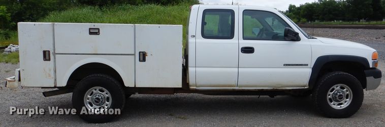 image for item DE3986 2001 GMC Sierra 2500HD Ext. Cab utility bed pickup truck
