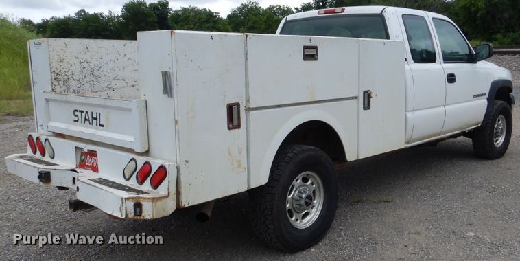 image for item DE3986 2001 GMC Sierra 2500HD Ext. Cab utility bed pickup truck