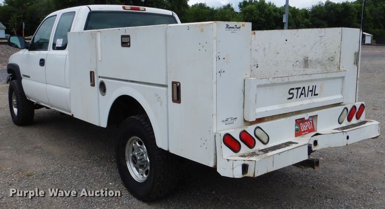 image for item DE3986 2001 GMC Sierra 2500HD Ext. Cab utility bed pickup truck