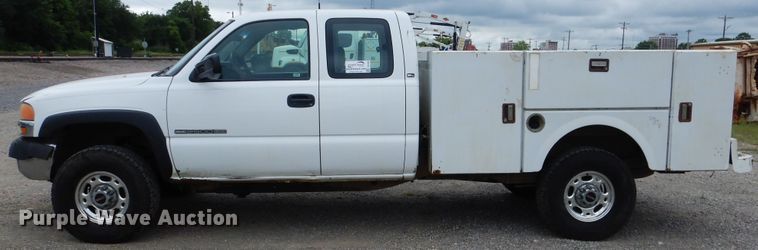 image for item DE3986 2001 GMC Sierra 2500HD Ext. Cab utility bed pickup truck