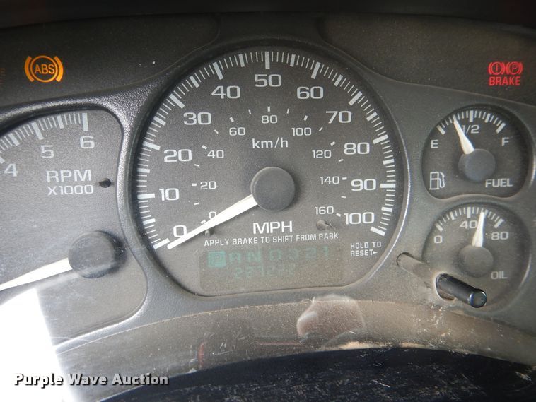 image for item DE3986 2001 GMC Sierra 2500HD Ext. Cab utility bed pickup truck