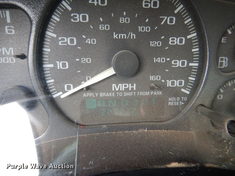 image for item DE3986 2001 GMC Sierra 2500HD Ext. Cab utility bed pickup truck