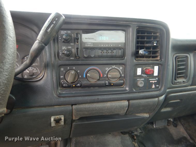 image for item DE3986 2001 GMC Sierra 2500HD Ext. Cab utility bed pickup truck