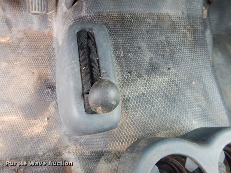 image for item DE3986 2001 GMC Sierra 2500HD Ext. Cab utility bed pickup truck