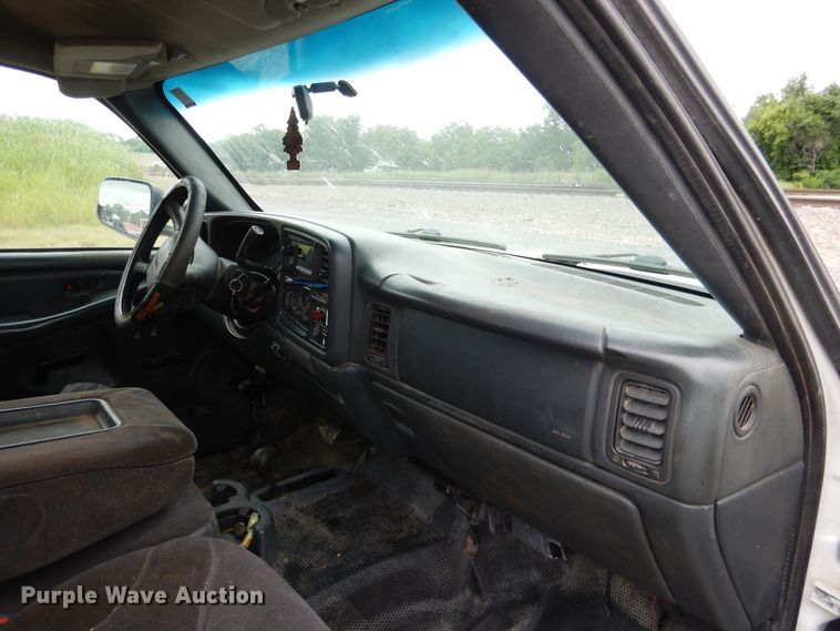 image for item DE3986 2001 GMC Sierra 2500HD Ext. Cab utility bed pickup truck