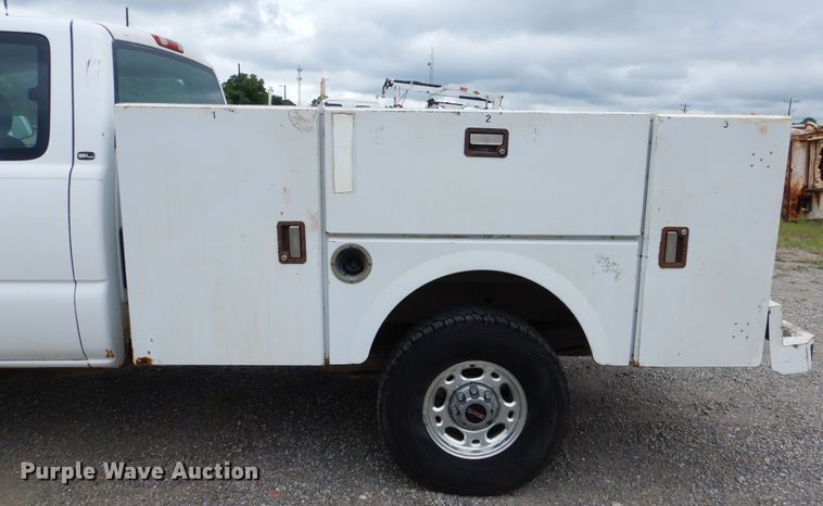 image for item DE3986 2001 GMC Sierra 2500HD Ext. Cab utility bed pickup truck