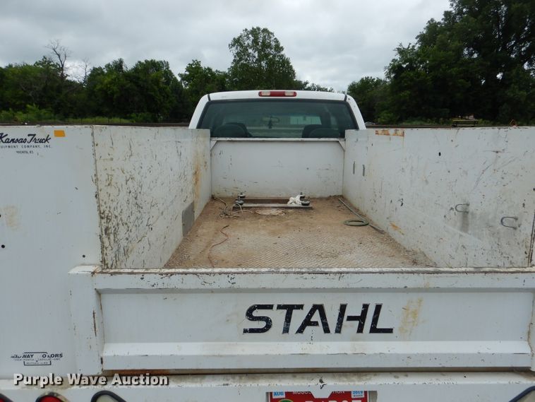 image for item DE3986 2001 GMC Sierra 2500HD Ext. Cab utility bed pickup truck