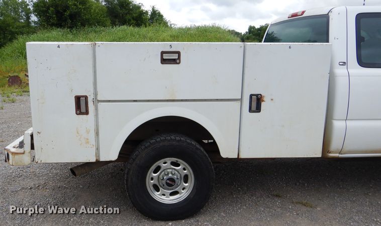 image for item DE3986 2001 GMC Sierra 2500HD Ext. Cab utility bed pickup truck