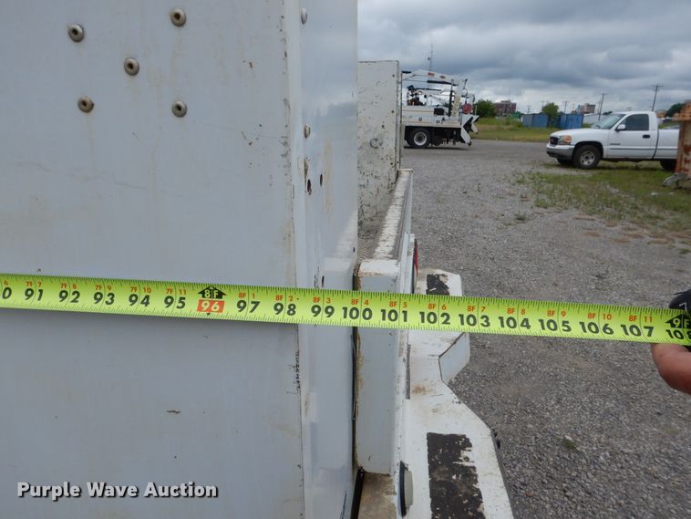 image for item DE3986 2001 GMC Sierra 2500HD Ext. Cab utility bed pickup truck