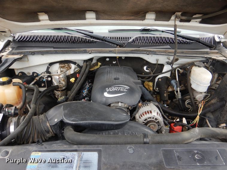 image for item DE3986 2001 GMC Sierra 2500HD Ext. Cab utility bed pickup truck